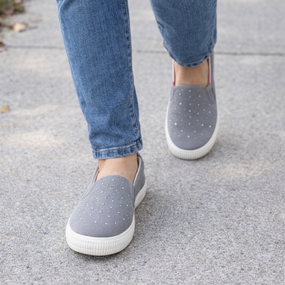 Jellypop Slip On Sneakers Womens‎ 8M Gray Rhinestone Knit Memory Foam Flat Shoes